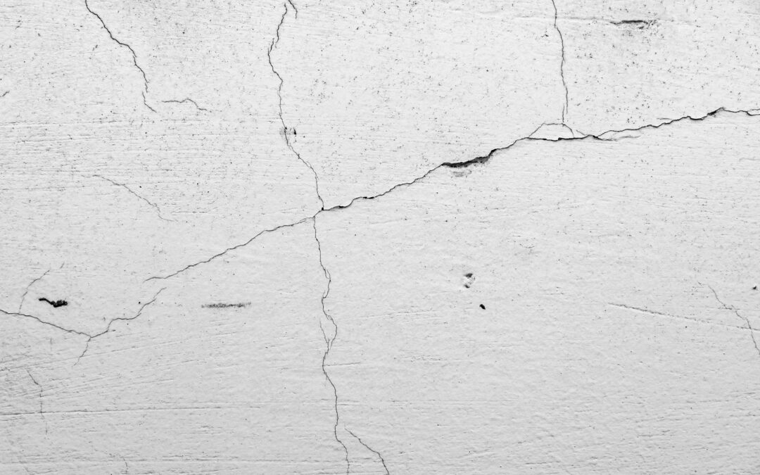 ¿Qué es fisurado en la pared y cuándo preocuparse?